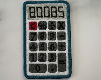 Toppa ricamata con calcolatrice da stirare: toppa divertente e sarcastica