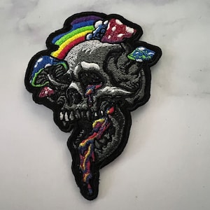 Trippy Skull Embroidered Patch: Psychedelic Mushroom Iron-On Applique
