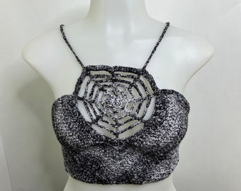 Handvirkad bralette-topp: Bomulls-boho-festivaloutfit