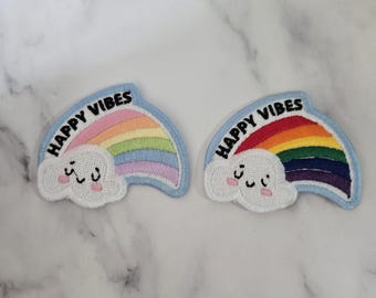 レインボーパッチ：刺繍入りアイロン接着アップリケ - ハッピーバイブス