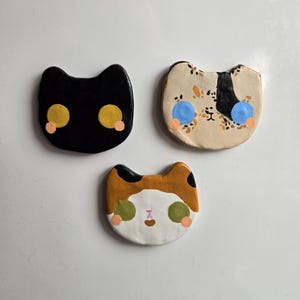 custom hand sculpted hand painted cat fridge magnets, cute custom pet magnet, clay magnet, fridge magnets