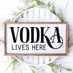 ALCOOL svg - file svg - segno svg - download svg - pronto per la stampa e il taglio - divertente cartello porta svg - design di sublimazione vodka tazze per abbigliamento
