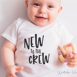 NUEVO EN CREW - svg archivos - svg - babay cut files cricut - descargas digitales - nuevo en la tripulación svg - baby svg - primo svg archivos
