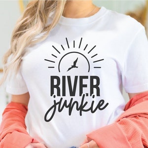 Archivo SVG de RIVER JUNKIE: diseño de sublimación de río, Cricut SVG, descargas digitales, descargas de verano, archivos de corte SVG de río