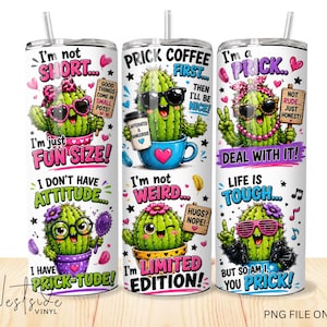 Peut inclure: Trois gobelets isothermes blancs de 591 ml avec des graphiques de cactus et des phrases humoristiques. L'un dit "I'm not SHORT... I'm just FUN SIZE!". Un autre dit "PRICK COFFEE FIRST..." et le troisième dit "I'm a PRICK.. DEAL WITH IT!"