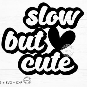 auto sticker svg - svg-bestanden voor auto - langzaam maar schattig auto sticker gesneden bestanden - svg auto stickers commercieel gebruik - schattige auto stickers