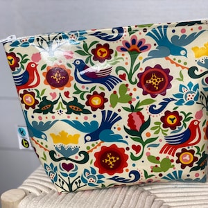 Bird laminated cotton and oilcloth cosmetic bag, waterproof makeup, toiletries zip
