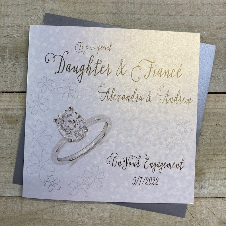 Carte petite-fille et fiancée ou petit-fils et fiancée Bague de fiançailles Design carte personnalisée faite à la main coupe princesse, larme, solitaire image 4