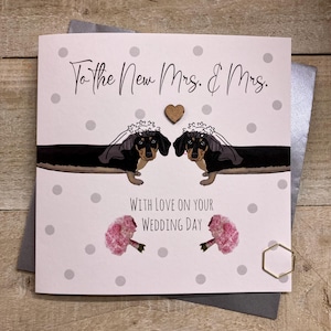 MRS und MRS Same Sex handgemachte Karte - spezielle Hochzeitskarte - Flöten, Blumen, Ringe atemberaubende maßgeschneiderte Karte & Dackel DOGS - MRS MRS