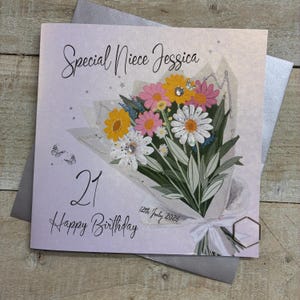 Gepersonaliseerde verjaardagskaart - boeket bloemen, madeliefje, roze hakken verjaardagskaart - 18, 21, 30, 40, 50, 60, 70 - voeg je eigen woorden, leeftijd, enz. toe