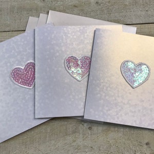 Biglietti di auguri semplici - cuore cucito, fiore - CONFEZIONE DA 3 biglietti e buste - Biglietti di auguri per una persona speciale. Biglietti di ringraziamento con toppa ricamata