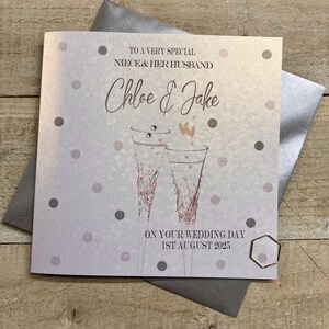 Carte de mariage personnalisée - Haut-de-forme, chaussures et design de bouquet OU flûtes en cristal, faites le noeud, couple marié, fille, fils, soeur, frère