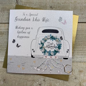 Cartão de casamento feito à mão para neto e sua esposa/neta - cartão especial de casamento - flautas, casal, chapéu, sapatos, buquê, corações