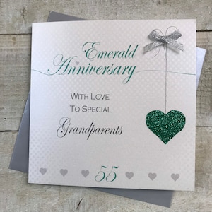 Tarjeta de aniversario número 55 de Emerald para abuelos, esposos, esposas, mamás y papás, mamá y papá - Diseño de corazón LLA55g
