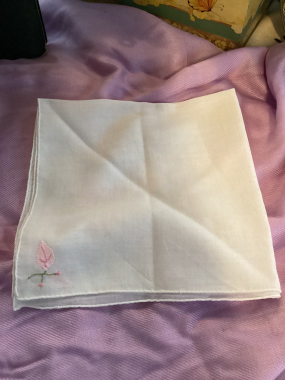 Beautiful vintage handkerchief with appliquéd pin… - image 3