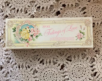 Vintage Avon hostess decorative soap set, “ Things of Love” Original Box