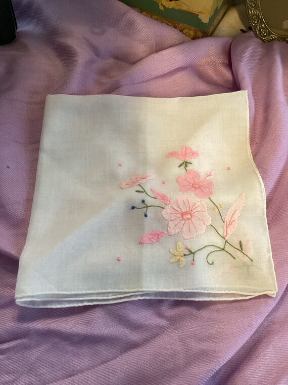 Beautiful vintage handkerchief with appliquéd pin… - image 1