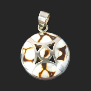 Stylish 925 Sterling Silver Inlaid Real Shell Pendant Genuine Shell Handcrafted Aesthetic Unusual Charm for Necklace
