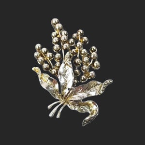 VINTAGE 60s Hollywood Flower Bouquet Brooch Light Gold Tone Signed Elegant Classic Lapel Badge