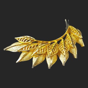 Vintage 1950s 3D Leaf Brooch Gold Tone Retro Hollywood Style Mid-Century Glamour Statement Piece