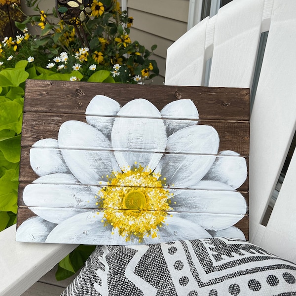 Hand-Painted Daisy Wood Sign: Indoor/Outdoor Floral Art