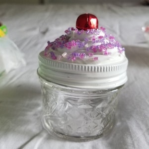 Cupcake Trinket box, fill as you like, great gift, cupcake box