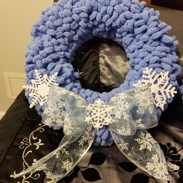 Loop yarn wreath