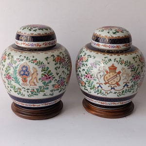 Samson Paris France - Pair of large covered vases Chinese style with a heraldic coat of arms on the belly surrounded by flowers