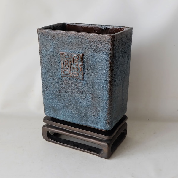 Pieter Groeneveldt - Rectangular vase with blue glaze, on loose glazed rectangular stand period circa 1960's.