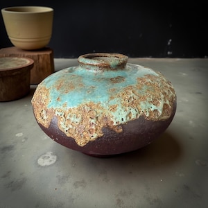 Midcentury earthenware glazed UNICUM brutalist style vase executed by Henk Breuker at Pieter Groeneveldt, Voorschoten / the Netherlands.