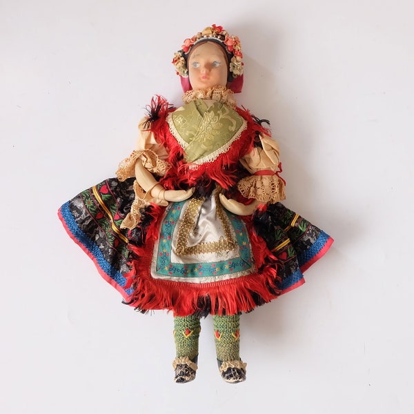 Large (43cm) vintage 1950's 1960's Hungarian Matyo doll, folk art. Traditional costume doll. Handmade.