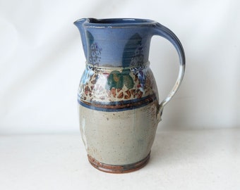 Pierre Dutertre (1956) Francia. Jarra de barro de gran tamaño decorada en varios colores. Periodo década de 1990.
