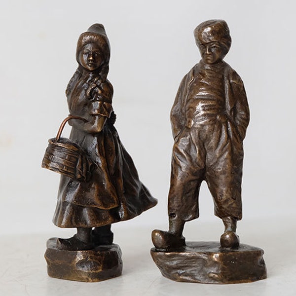 Antique bronze sculpture of a farmer couple by H. Noack Berlin Germany