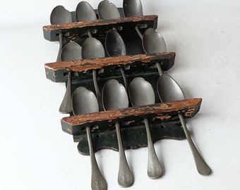 Antique wooden spoon rack / rest with 12 antique pewter spoons. Period 18/19th century. Very decorative. -- free shipping worldwide --