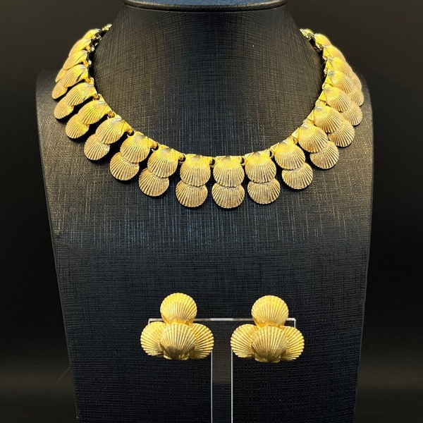 Rare 1976-1978 Mimi Di Niscemi double scallop shell choker necklace and earrings - demi-parure - excellent condition