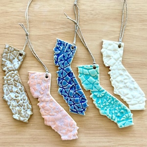 Keramisch ornament Californië | Handgemaakte hanger | Cadeau-idee | Hangende kleistaat | Housewarmingcadeau | Californië decoratie | Kerstboom