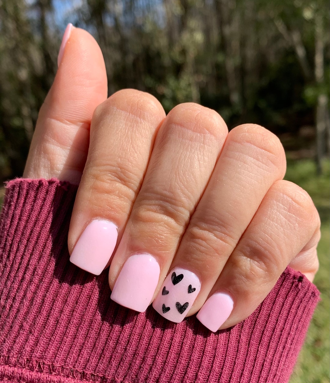 Press on Heart Pattern Fake Nail Nude Pink Fake Nail with Heart Flower Line Design for Girlfriends Sisters Wife Friends As Gift