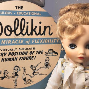 1958 - DOLLIKIN - Muñeca rubia con traje original de "Flor de Loto" - Usada