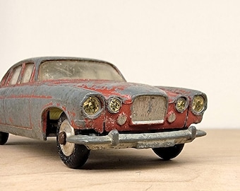 VINTAGE 1962-67 Corgi Toys No. 238- MARK X SALOON - w. jeweled headlights!