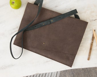 Handmade Vintage Brown Leather Shoulder Bag - Genderless Unisex Padded Laptop / messenger tote bag - Size 14.5”x10.5”(37cmx27cm)