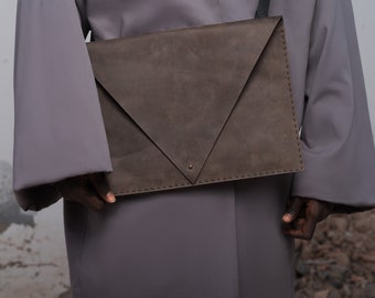 Genderless Vintage Leather Padded Laptop/Portfolio/Messenger Bag - size 14.5”x10.5”(37cmx27cm) - Handmade with high quality finish