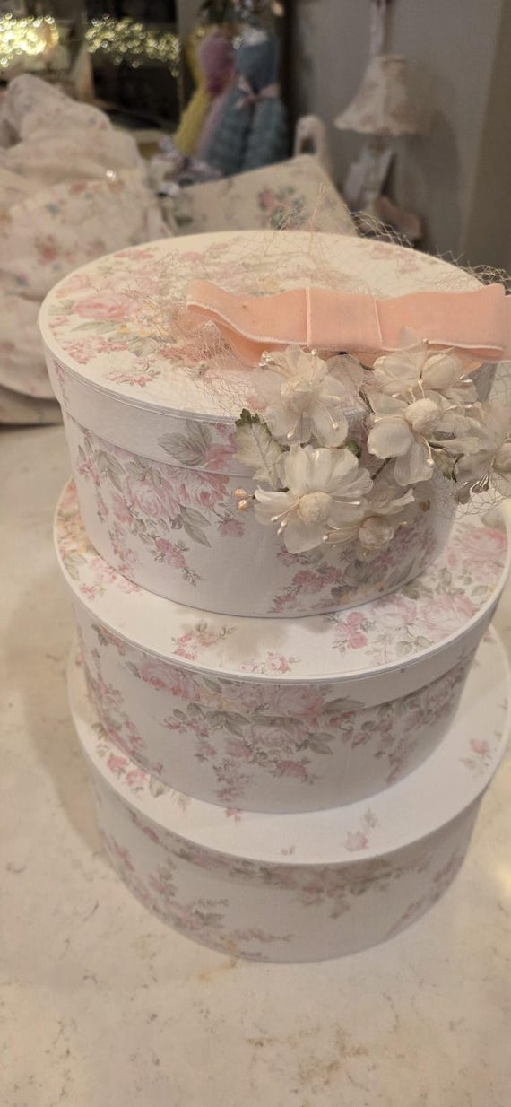 Three hatboxes shabby chic - image 2