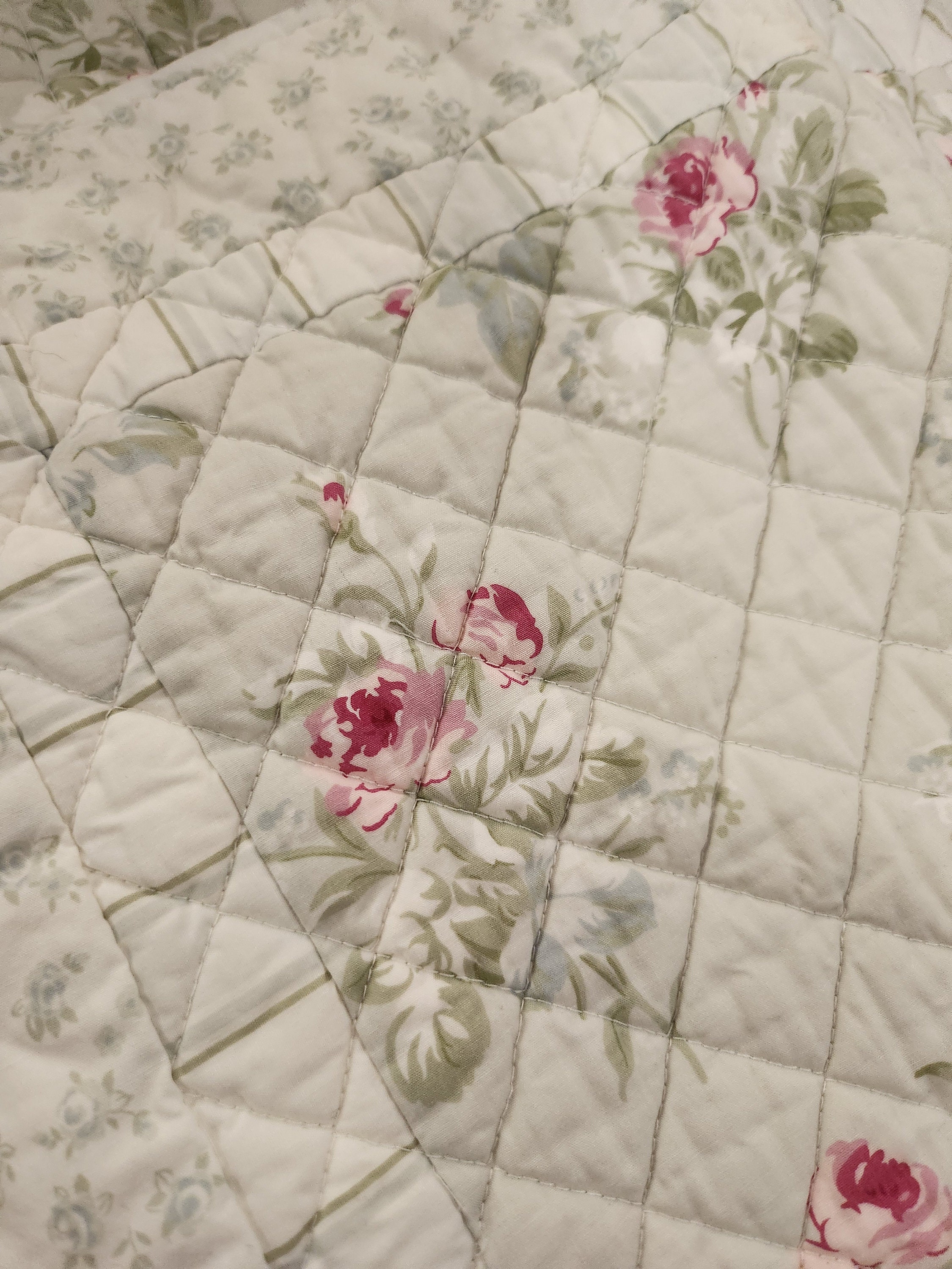 Simple Shabby Chic Queen Floral Quilt Two Matching Shams