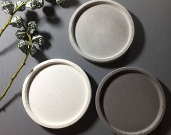 Concrete tray / dish / coaster / accessory holder in Round shape (Small)