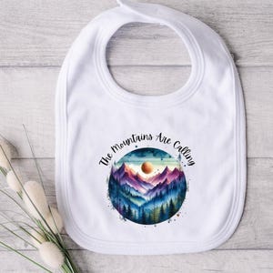 Mountains Are Calling, Nature Baby, Hiking Baby, Mountain Bib, Camping Bib, Hiking Bib, Nature Bib, Outdoors Baby, Little Camper