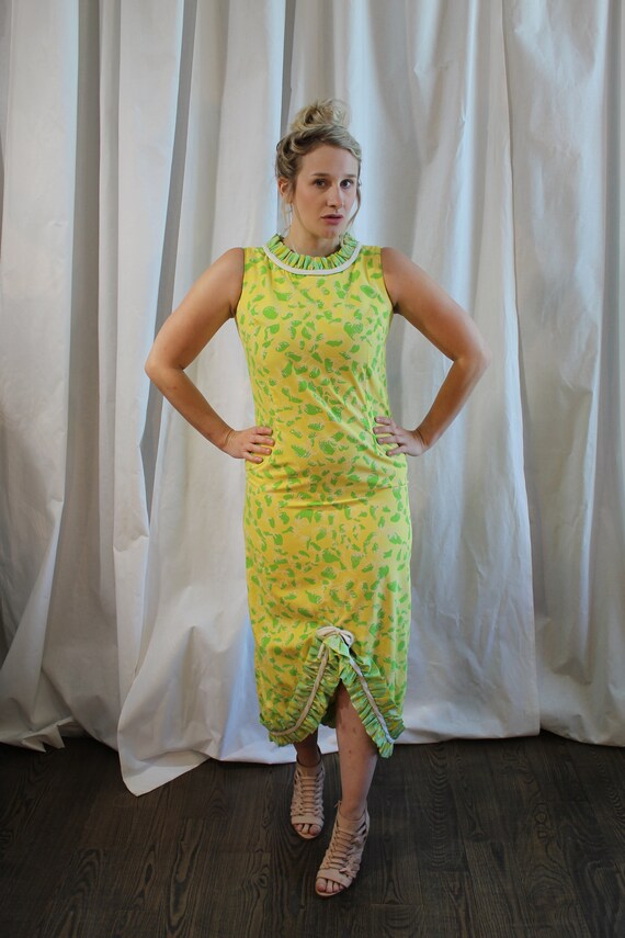 1960s Sunny Yellow and Green Strawberry Print Cott
