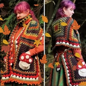Puede incluir: Un chal de ganchillo con un bolsillo de hongo y un patrón de granny squares en tonos marrones, naranjas, rojos y verdes. El chal lo lleva puesto una persona en un entorno de bosque con hojas de otoño. El texto "A Crochet Pattern PDF..." es visible en la imagen.