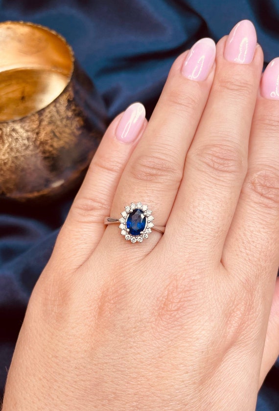 The Story of Princess Diana's Sapphire Engagement Ring | GemsNY