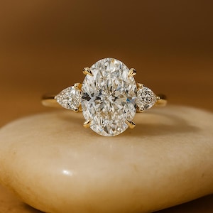 3 CT Oval LAB Diamond Engagement Ring | Lab Grown Diamond Ring | Oval Engagement Ring | Diamond Ring with Pear Sides  | IGI Diamond Lab Ring