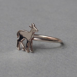 Cervatillo. Anillo de plata de ley. Joyería de ciervo. Bambi. Ciervo bebé. Anillo de niña. Disney. Regalo del mejor amigo. Regalo dulce. Anillo de la suerte.